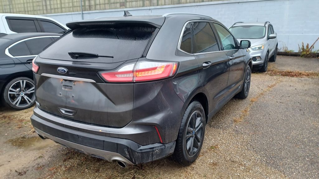 2020 Ford Edge SEL photo 2