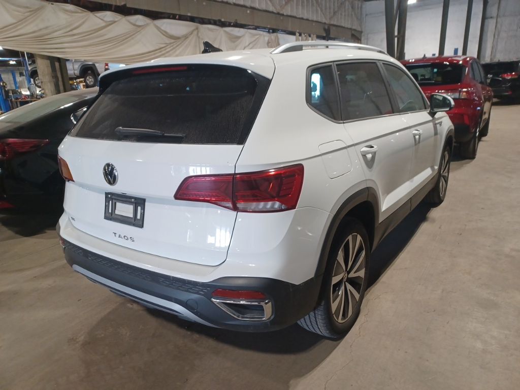 2024 Volkswagen Taos SE photo 2