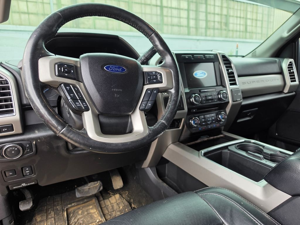Used 2017 Ford F-250SD Lariat Truck