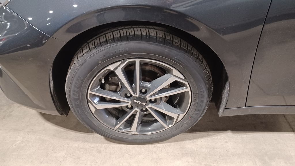 2023 Kia Forte LXS photo 3