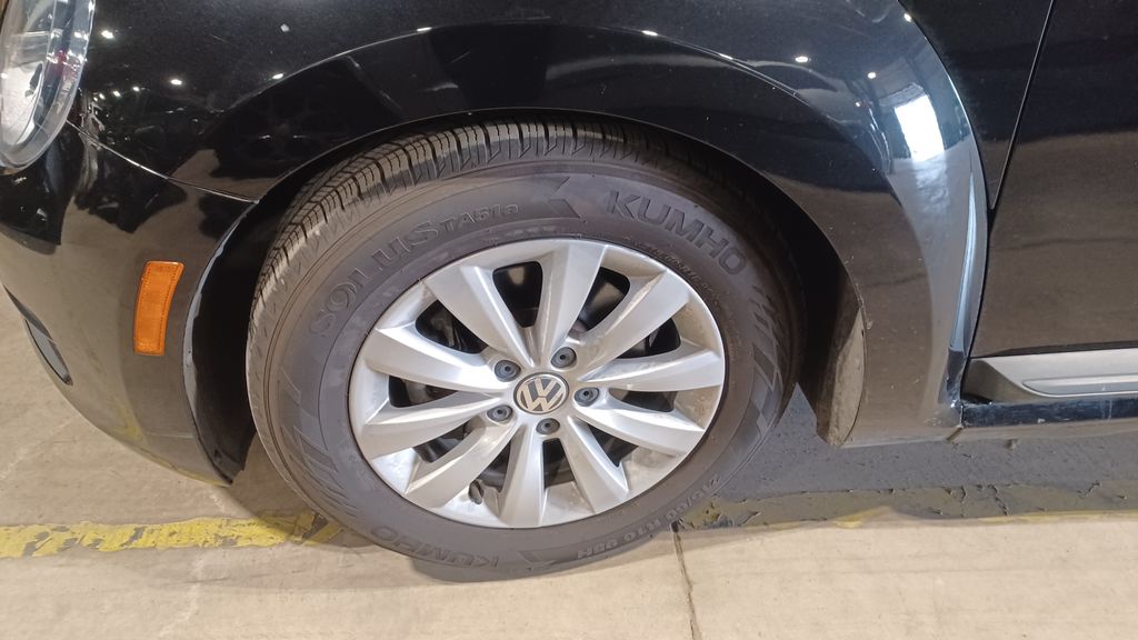 2016 Volkswagen Beetle 1.8T photo 3