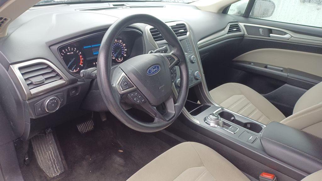 2020 Ford Fusion S photo 4