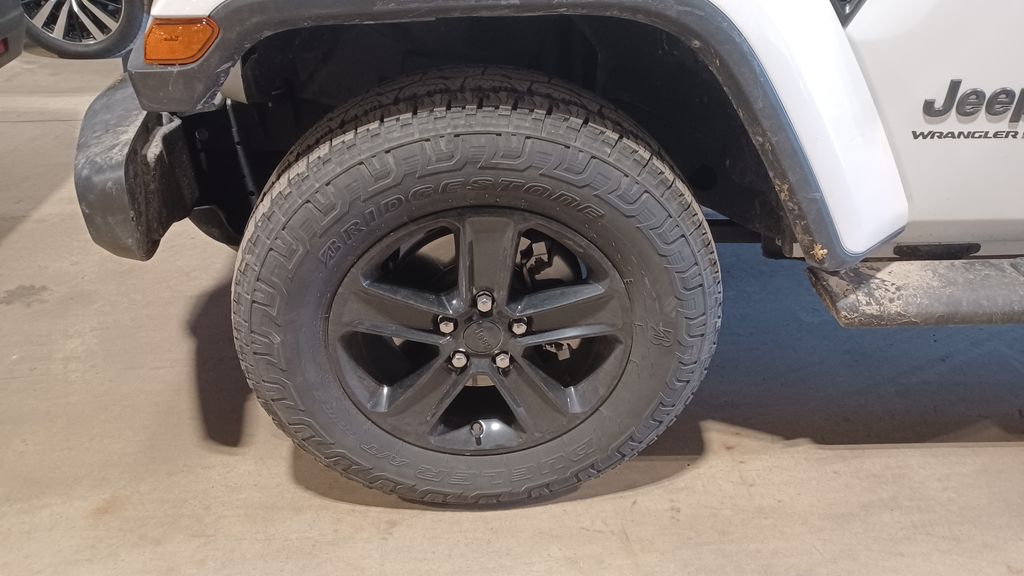 2023 Jeep Wrangler Altitude photo 3