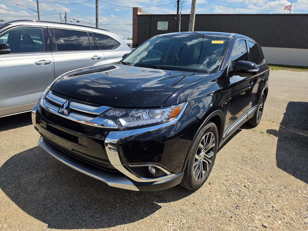 2018 Mitsubishi Outlander SE FWD's photo