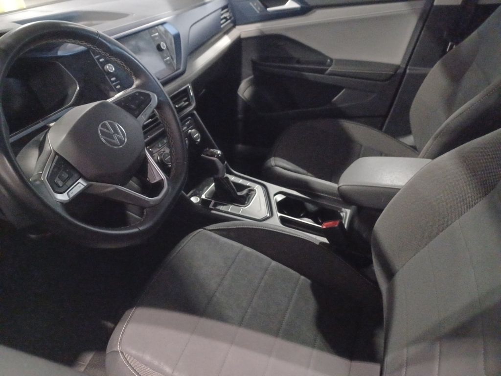 2024 Volkswagen Taos SE photo 2