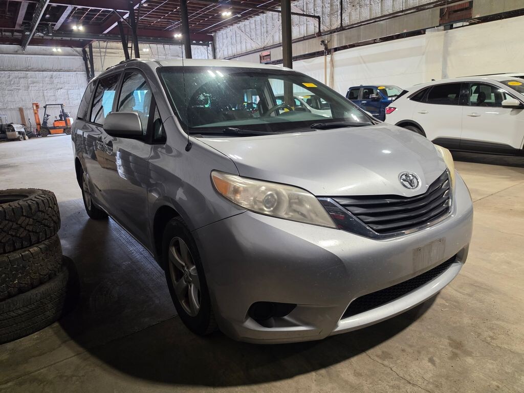 Used 2014 Toyota Sienna LE Minivan/Van
