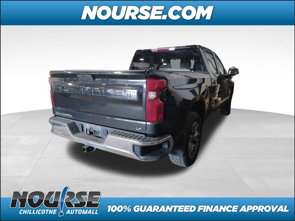 2022 Chevrolet Silverado 1500 LT photo 2