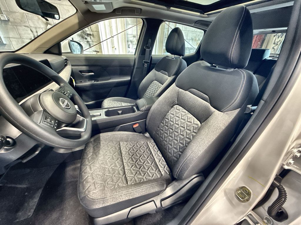 2025 Nissan Kicks SV AWD - Photo 13
