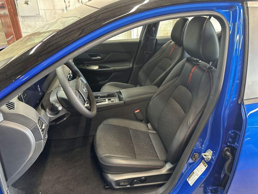 2026 Nissan Sentra SR - Photo 13