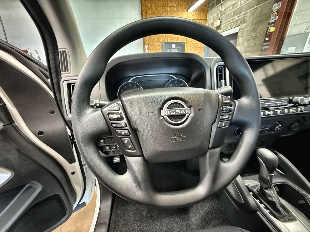 2025 Nissan Frontier SV - Photo 11