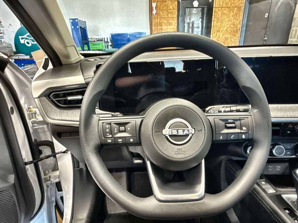 2025 Nissan Kicks SV AWD - Photo 11