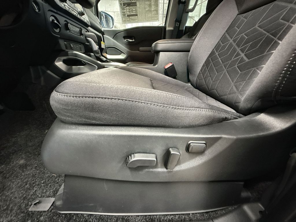 2025 Nissan Frontier SV - Photo 14