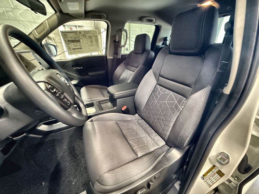 2025 Nissan Frontier SV - Photo 13