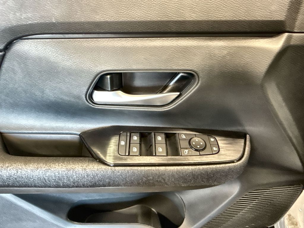 2025 Nissan Kicks SV AWD - Photo 15
