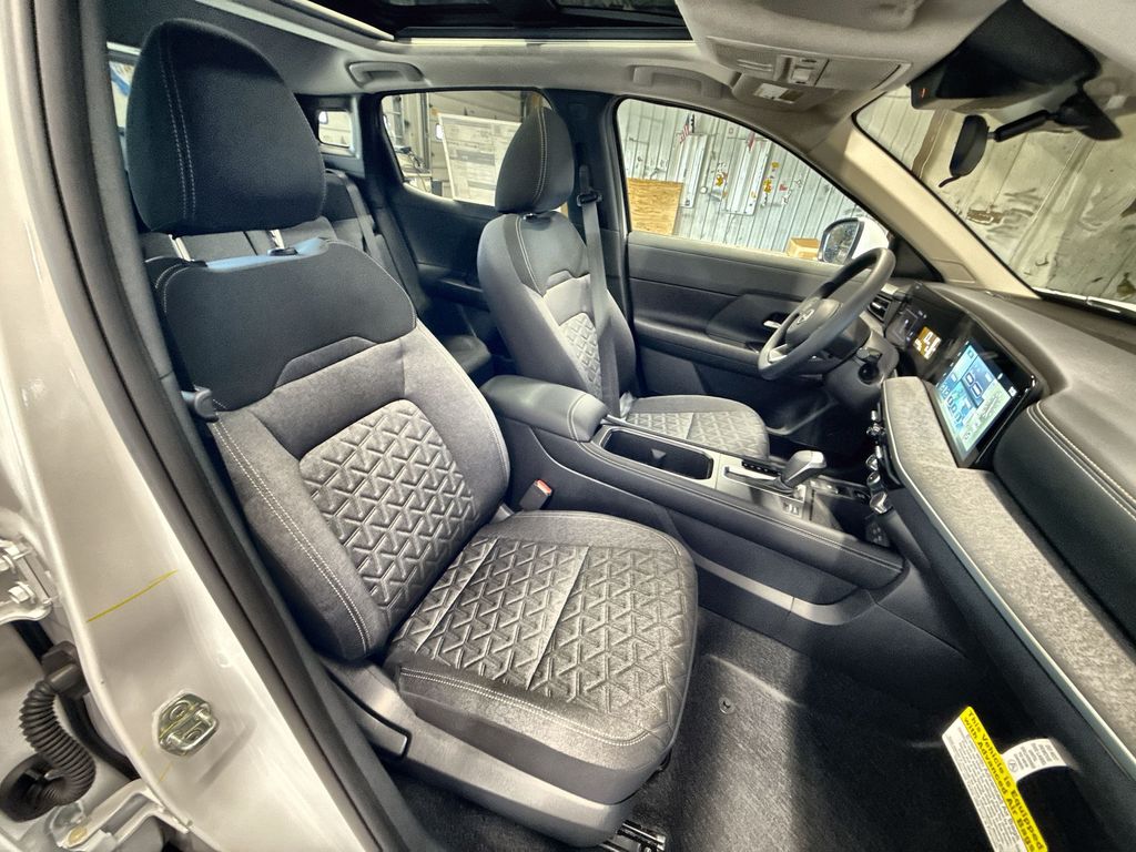 2025 Nissan Kicks SV AWD - Photo 25