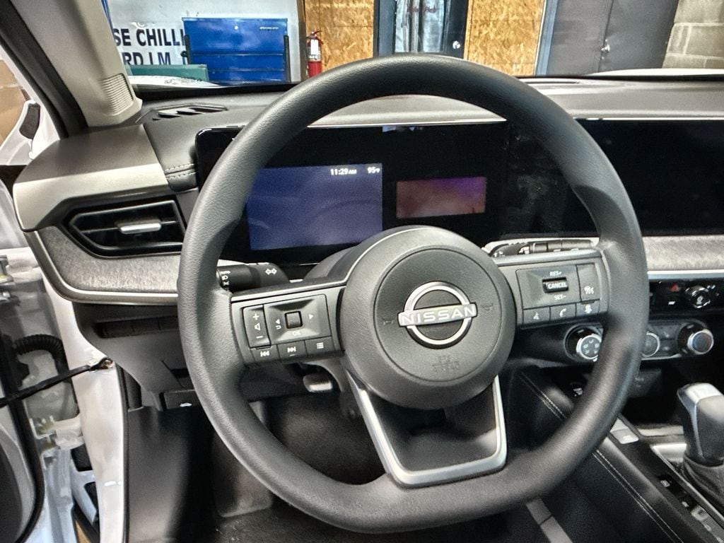 2025 Nissan Kicks SV AWD - Photo 11