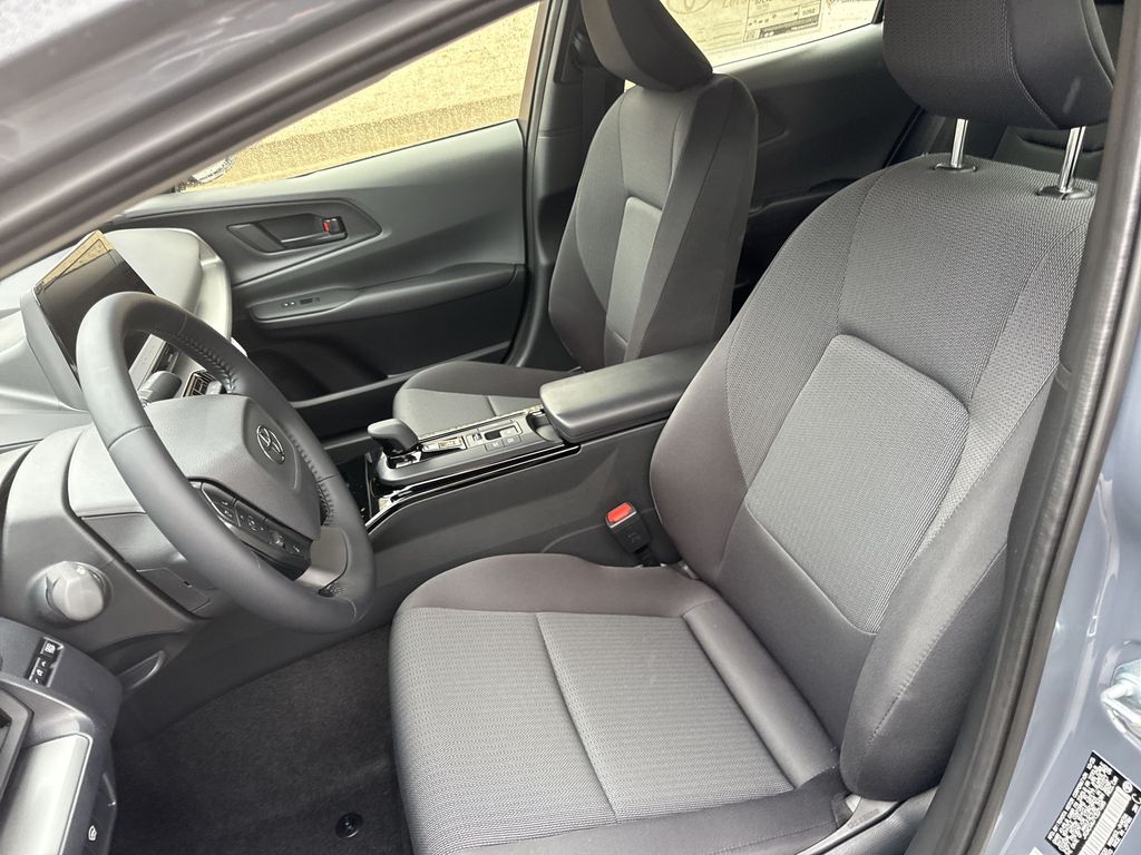 2026 Toyota Prius LE - Photo 19