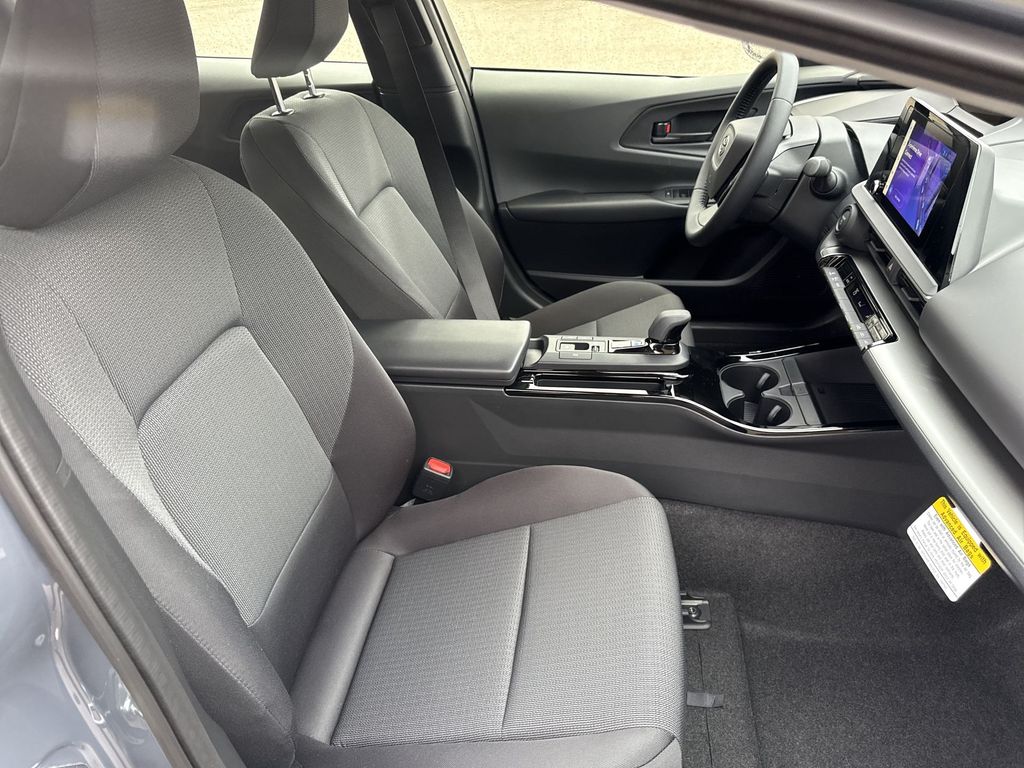 2026 Toyota Prius LE - Photo 32