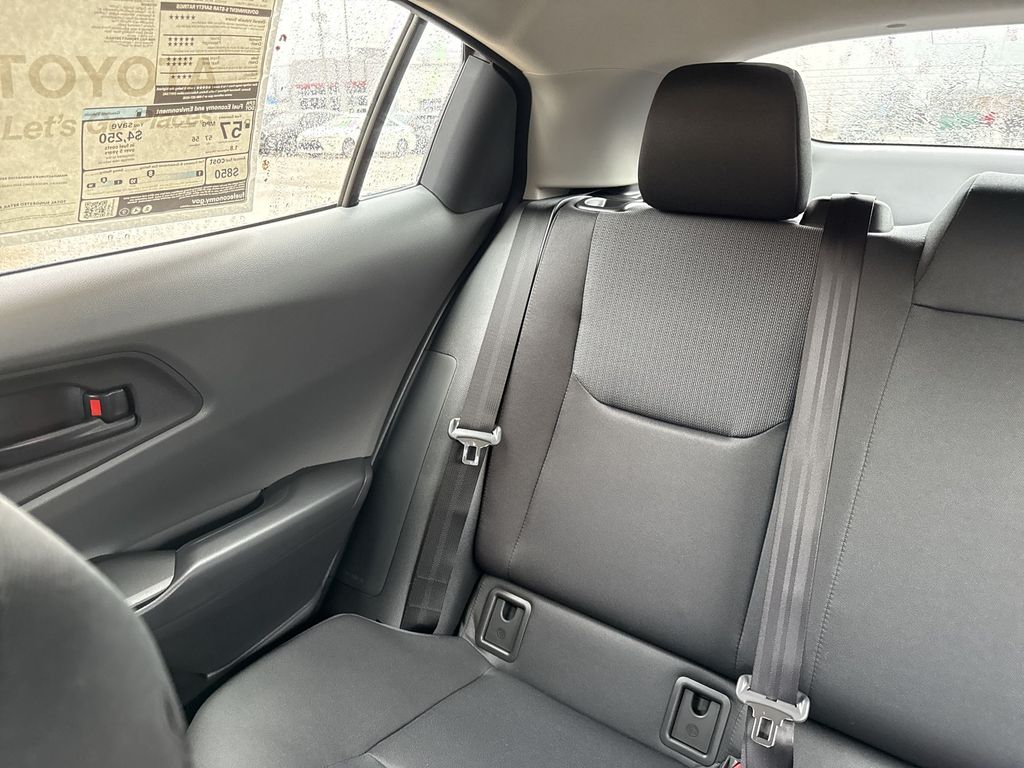 2026 Toyota Prius LE - Photo 12