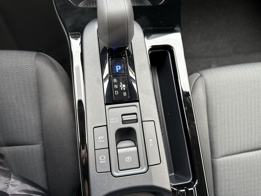 2026 Toyota Prius LE - Photo 28