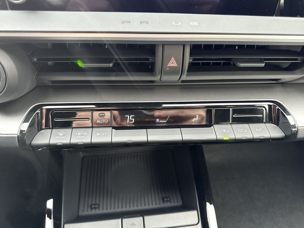2026 Toyota Prius LE - Photo 22