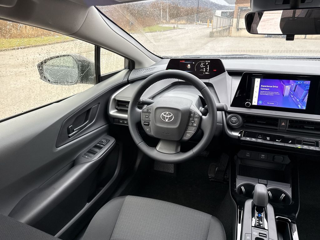 2026 Toyota Prius LE - Photo 15