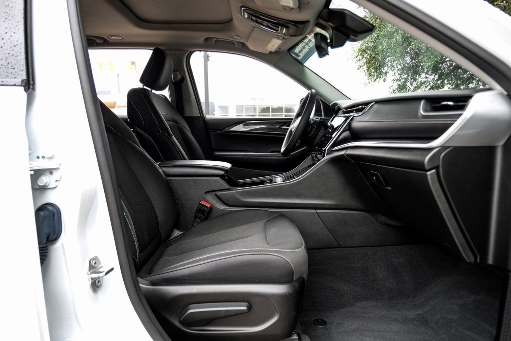 2023 Jeep Grand Cherokee Laredo - Photo 44