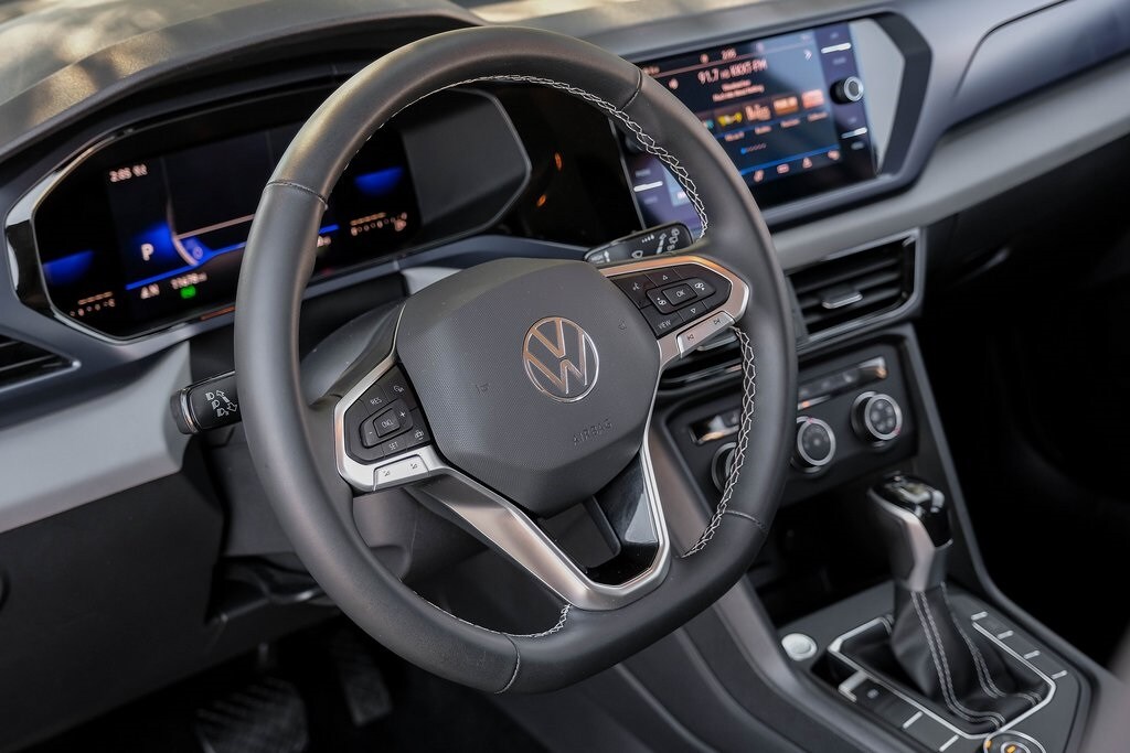 2022 Volkswagen Taos SE photo 3