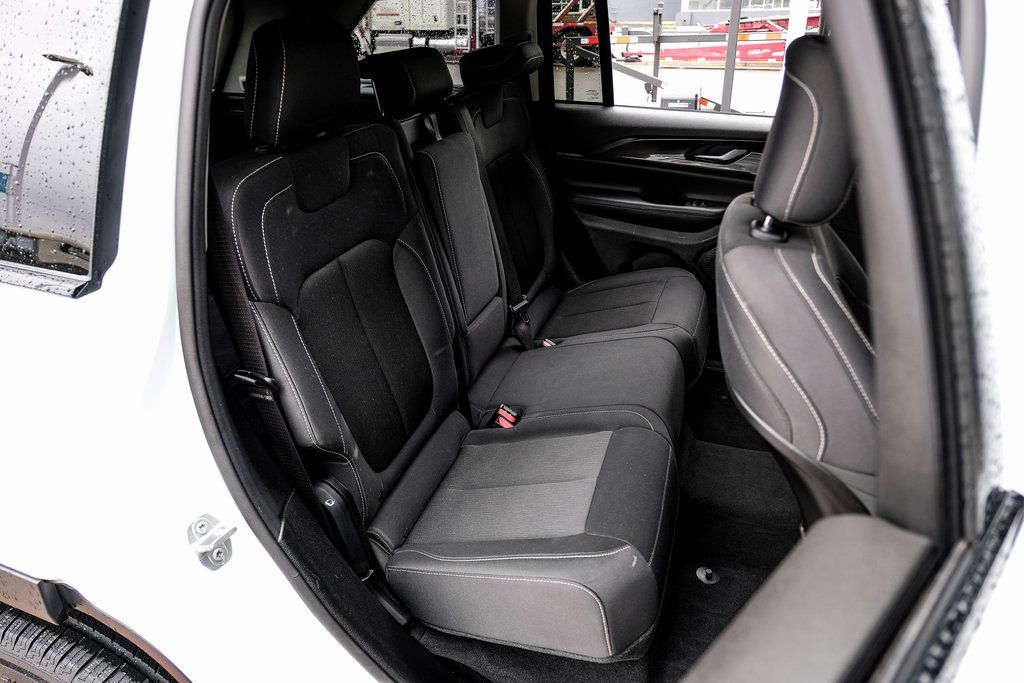 2023 Jeep Grand Cherokee Laredo - Photo 46