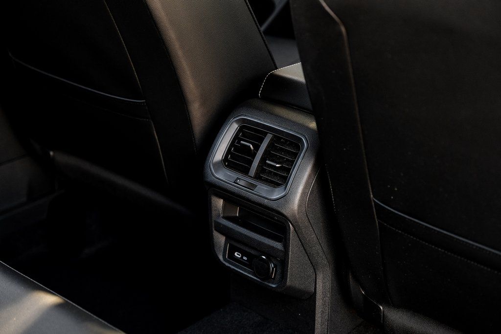 2022 Volkswagen Tiguan SE - Photo 51