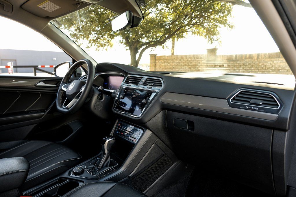 2022 Volkswagen Tiguan SE - Photo 23