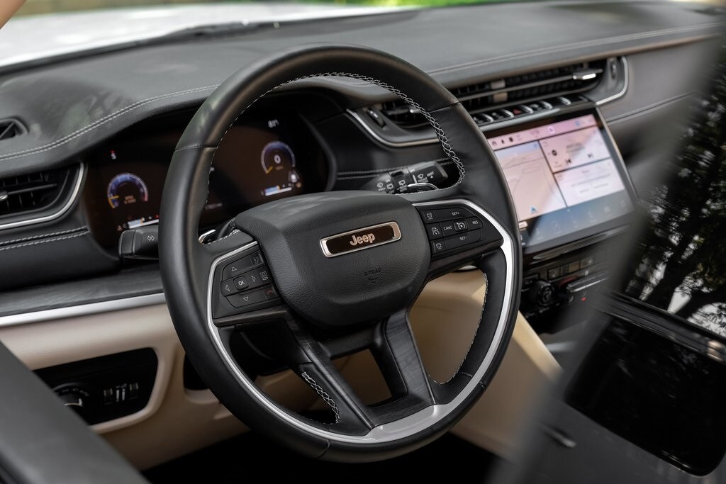 2022 Jeep Grand Cherokee Limited photo 3