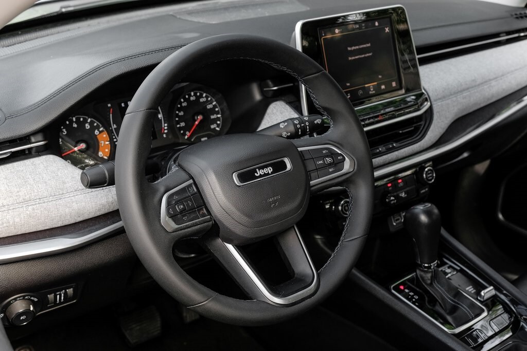 2022 Jeep Compass Latitude photo 3