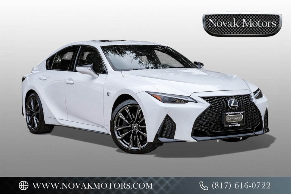 2022 Lexus IS Base's photo
