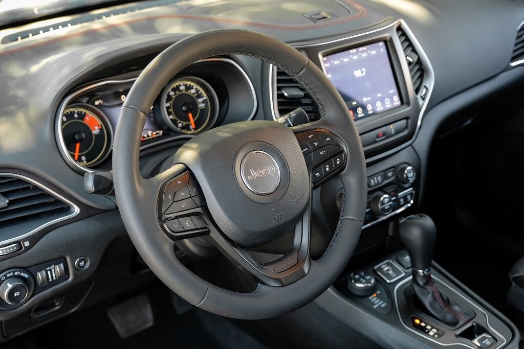 Used 2022 Jeep Cherokee Trailhawk SUV