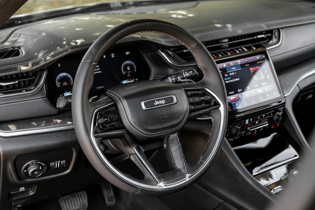 Used 2023 Jeep Grand Cherokee Overland SUV