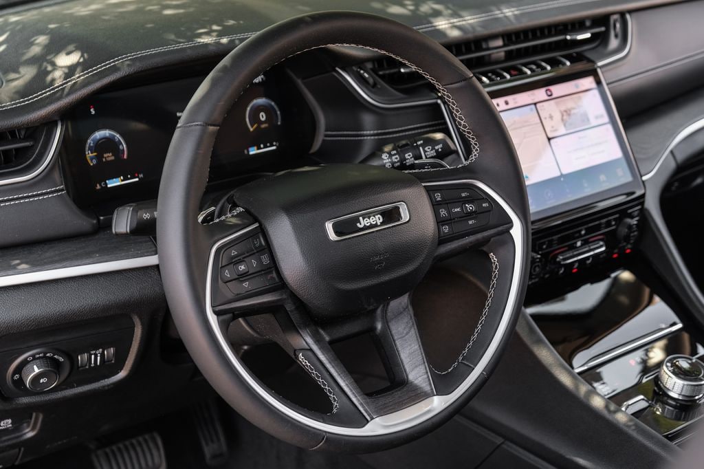 Used 2023 Jeep Grand Cherokee Limited SUV