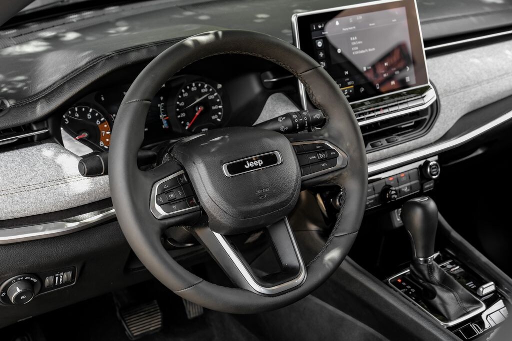 Used 2023 Jeep Compass Latitude Lux SUV