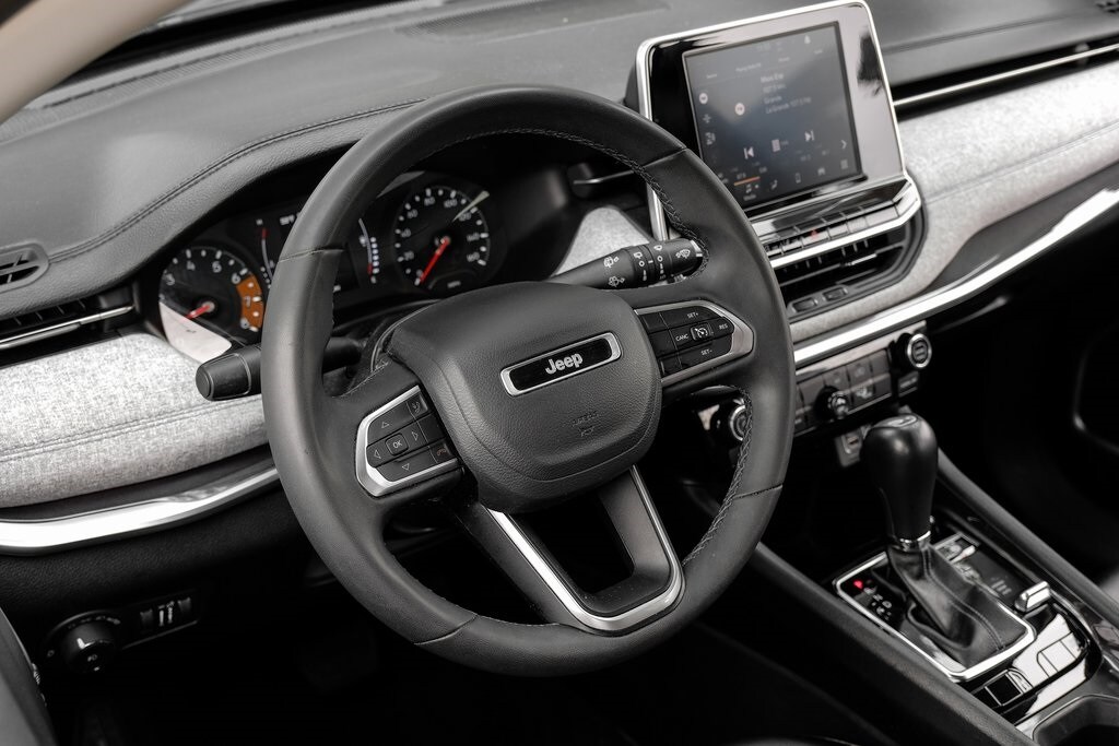 2022 Jeep Compass Latitude photo 3