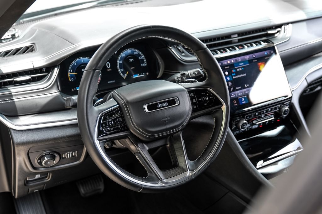 Used 2022 Jeep Grand Cherokee Overland SUV
