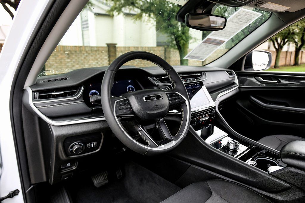 2023 Jeep Grand Cherokee Laredo - Photo 26