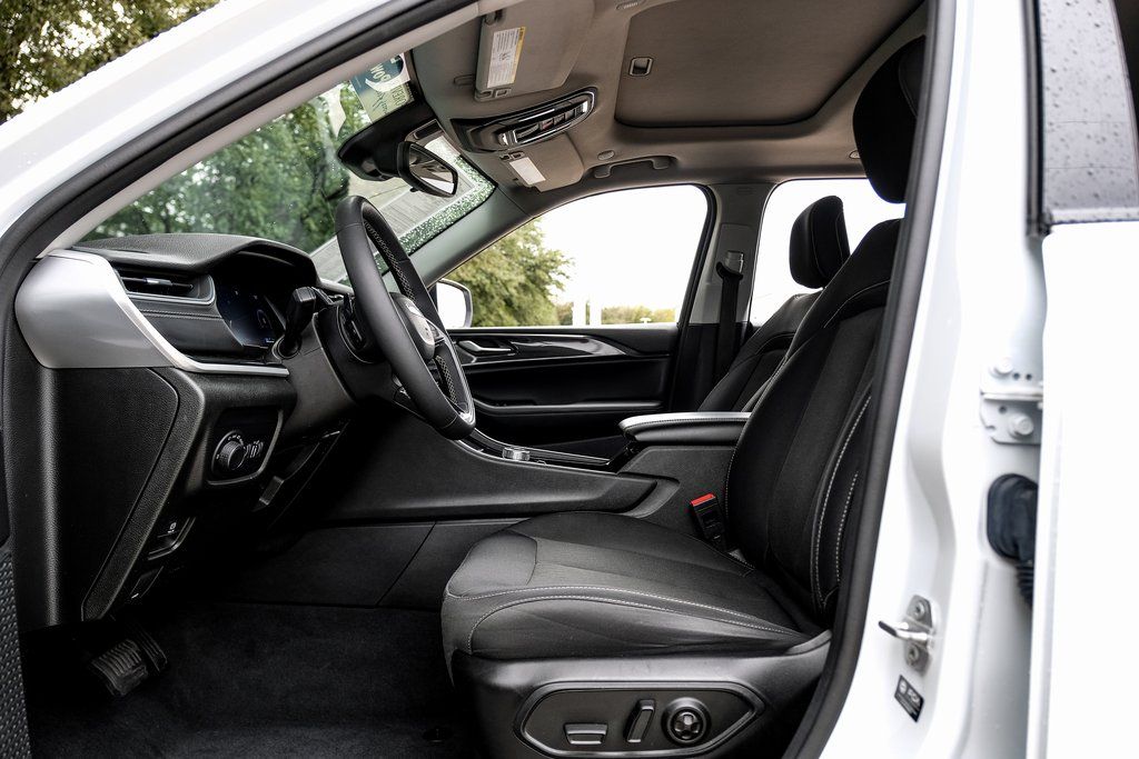 2023 Jeep Grand Cherokee Laredo - Photo 42