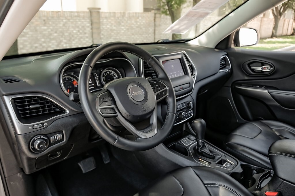 2019 Jeep Cherokee Latitude photo 2