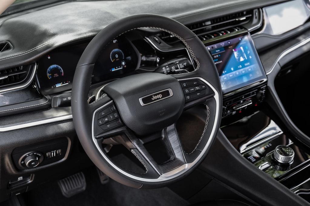 Used 2023 Jeep Grand Cherokee Limited SUV