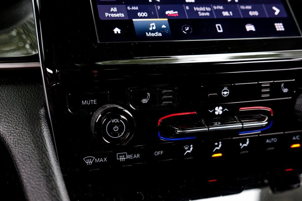 2023 Jeep Grand Cherokee Laredo - Photo 32