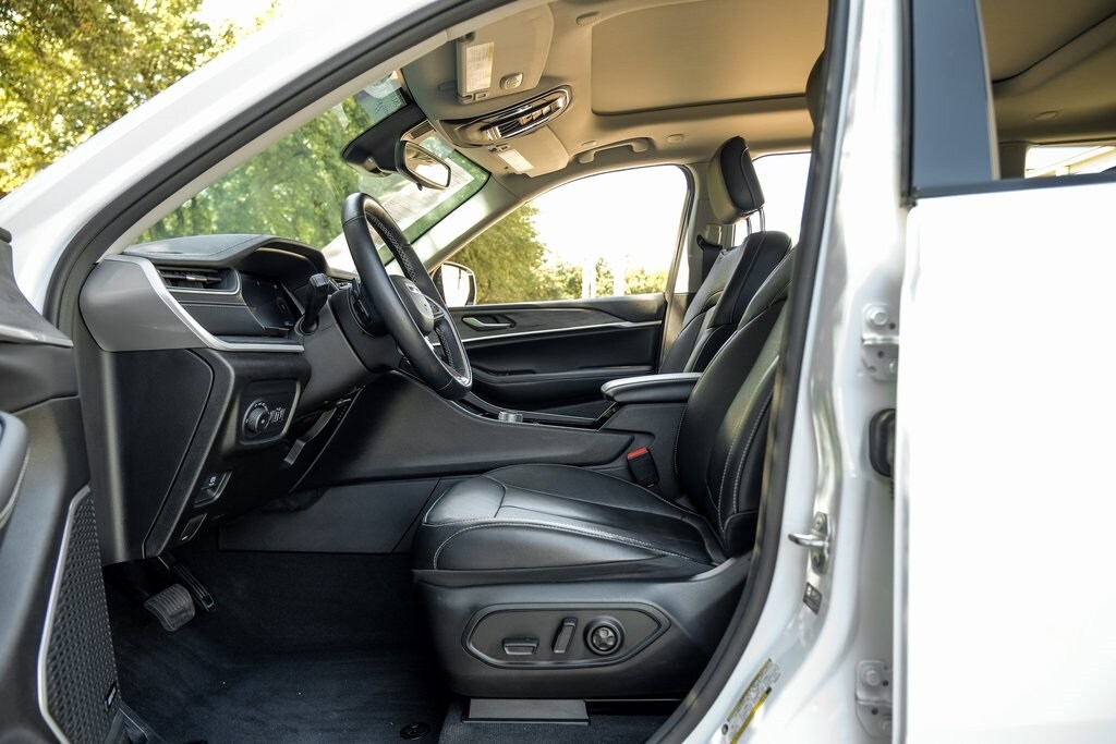 2022 Jeep Grand Cherokee Limited photo 2