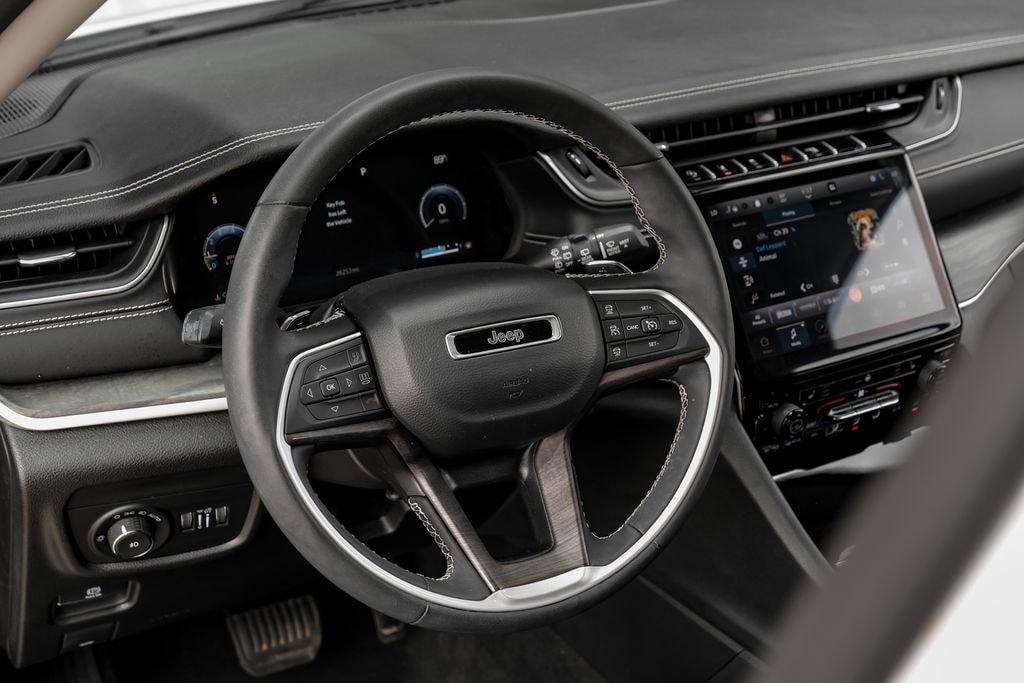 Used 2023 Jeep Grand Cherokee Limited SUV