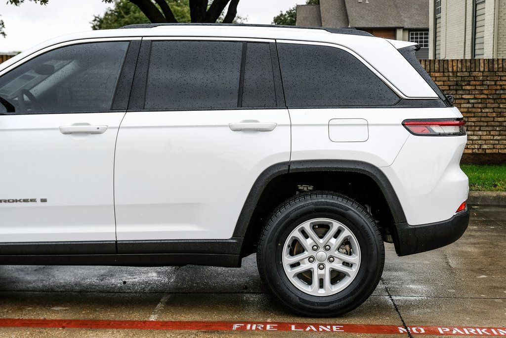 2023 Jeep Grand Cherokee Laredo - Photo 23