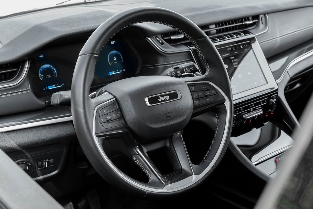 Used 2022 Jeep Grand Cherokee Laredo SUV