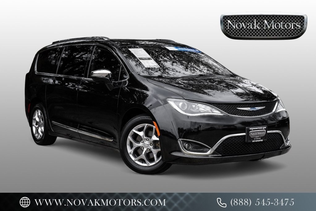 2018 Chrysler Pacifica Limited's photo